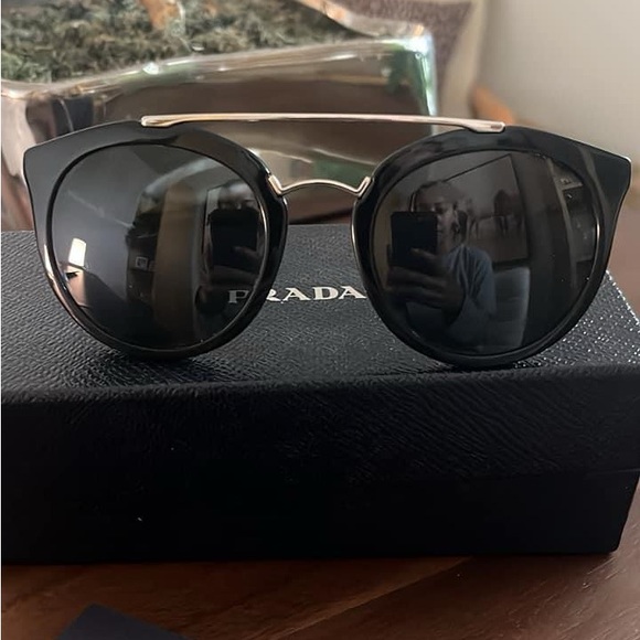 Used Prada Women's UV Protection Black Sunglasses. With original box and papers. - Picture 4 of 7